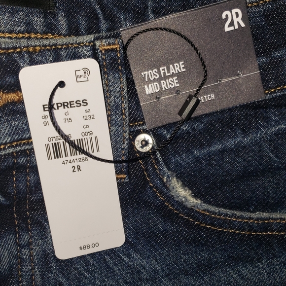 NWT Express Mid Rise Dark Wash Raw Hem Yoke Dream 70s Flare - Picture 4 of 7